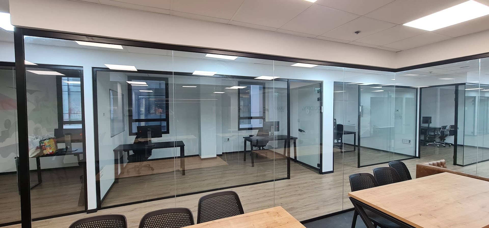 חלוקה לחדרי עבודה גדולים- בית קרדן