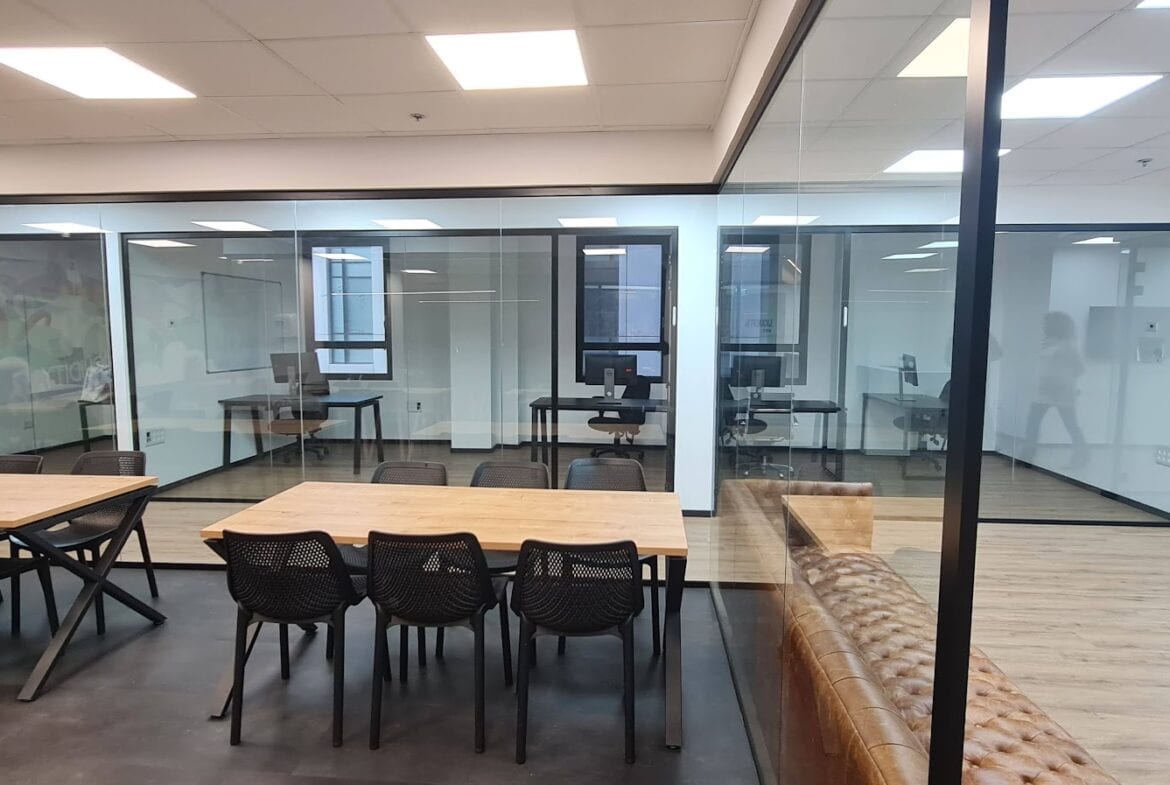 מבט כללי- פינות אוכל וחדרי עבודה