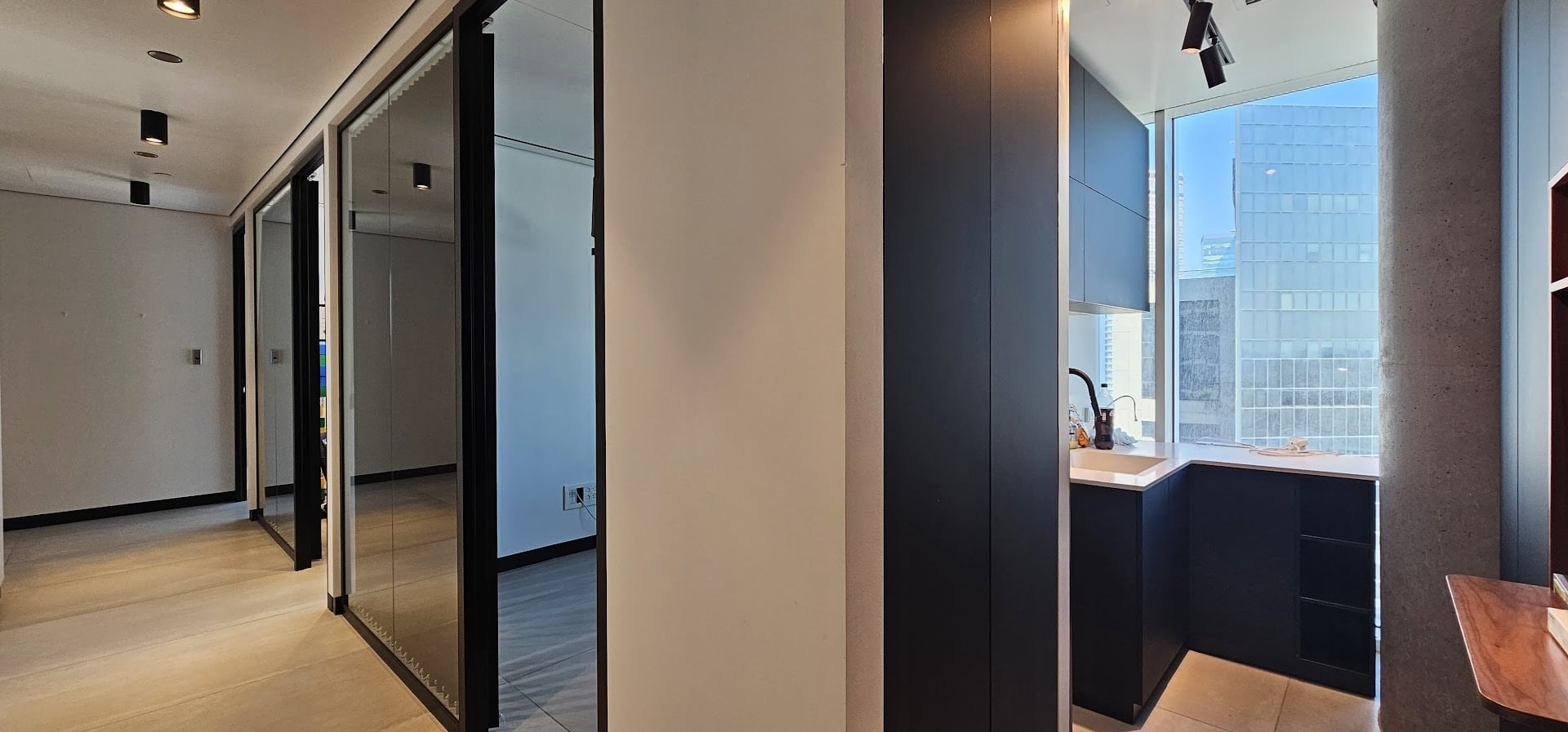 חלוקה פנימית- משרד להשכרה במגדל אקרו