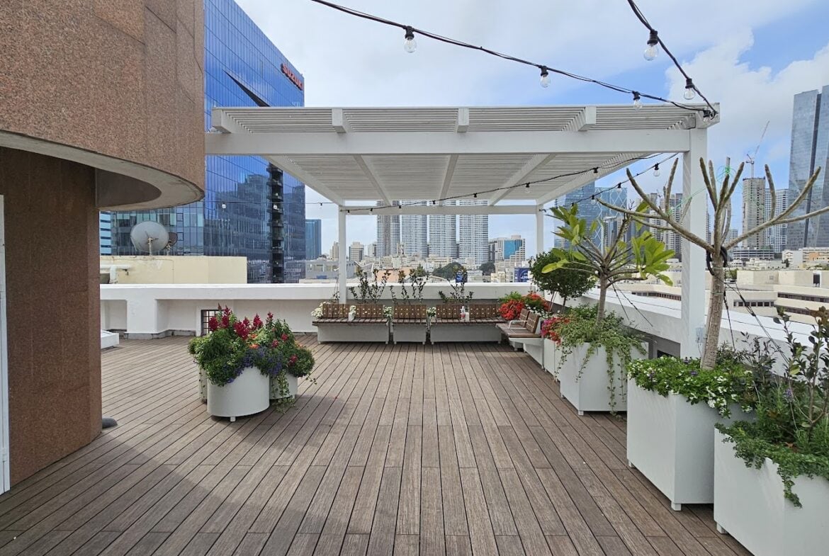 מרפסת פרטית