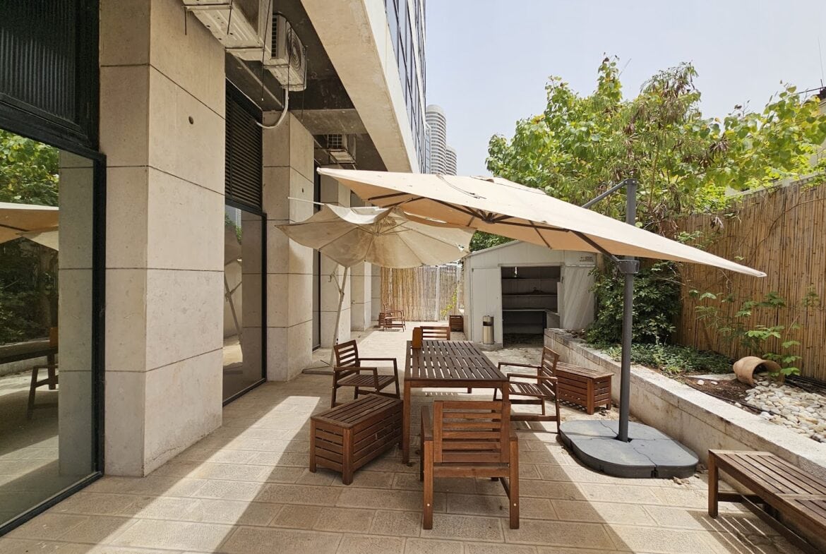 חצר מגניבה פרטית