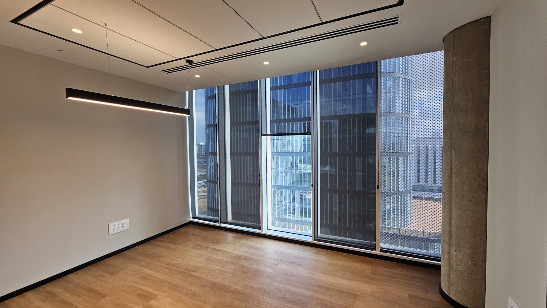 משרד בגודל 160 מ"ר להשכרה במגדל חדש קרית אונו