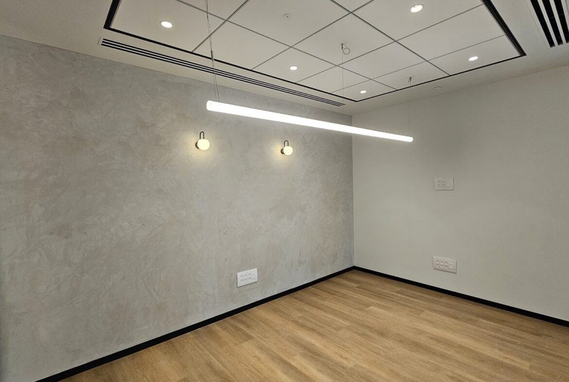 חדר עבודה גדול / חדר ישיבות משרדים להשכרה בקריית אונו בגודל 160 מ