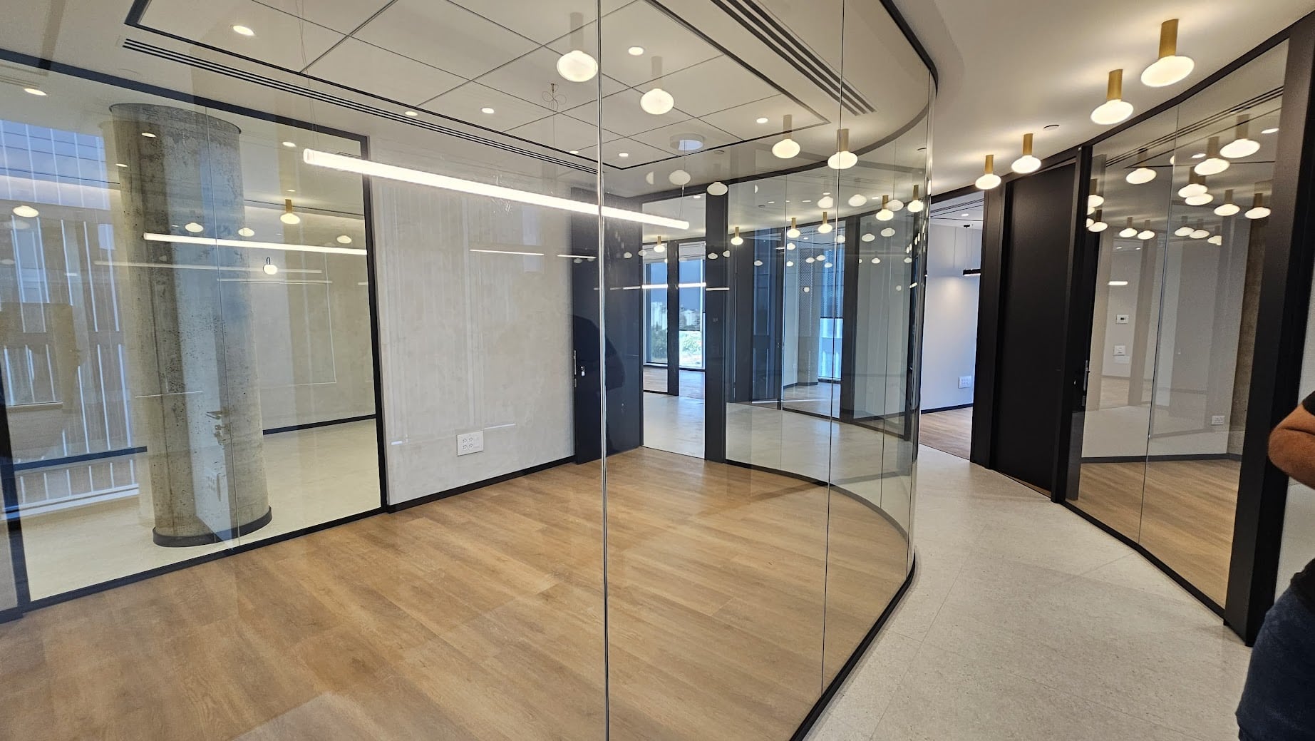 משרד חדש ומעוצב 355 מ"ר להשכרה בקרית אונו