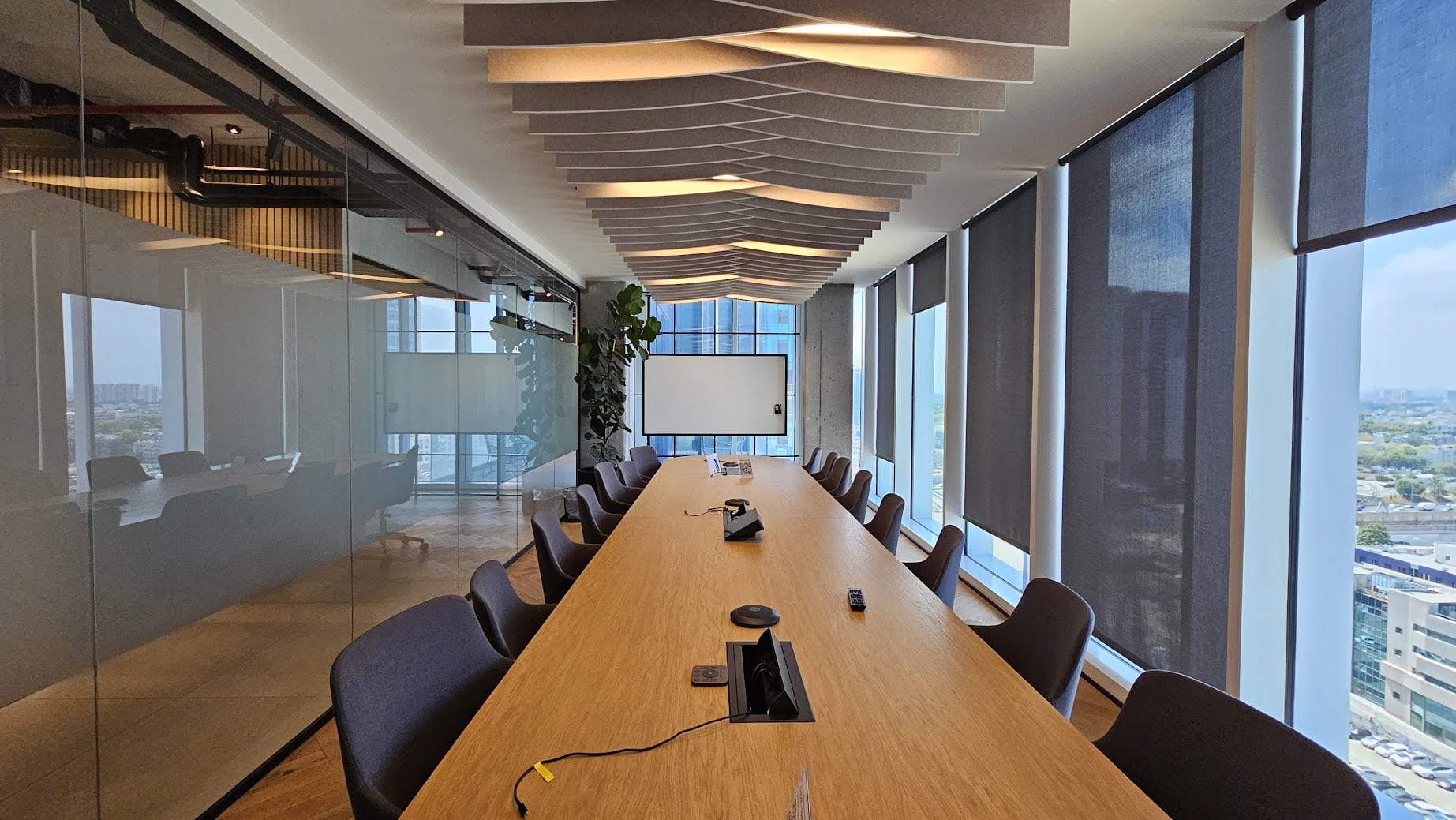 חדר ישיבות גדול במגדל סקיי