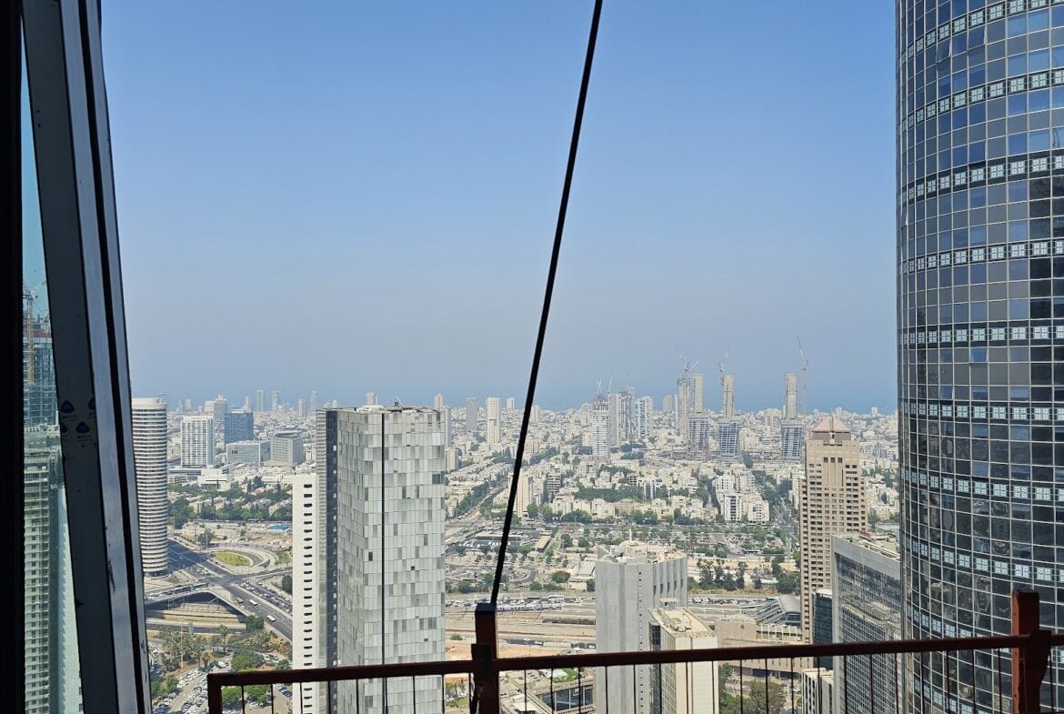 משרדים חדשים להשכרה במגדל אקסצ'יינג'