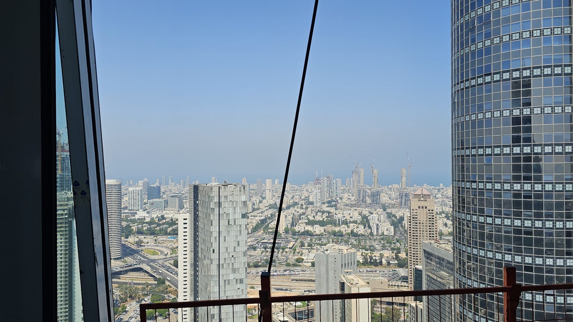 משרדים חדשים להשכרה במגדל אקסצ'יינג'