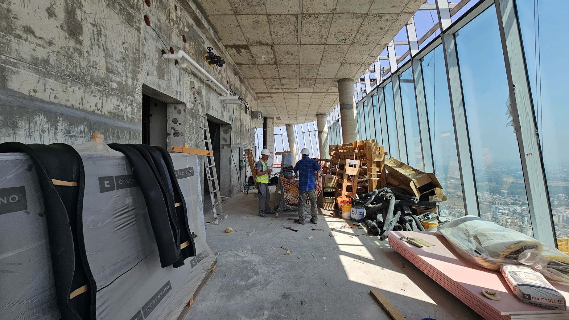 משרדים חדשים להשכרה במגדל אקסצ'יינג'