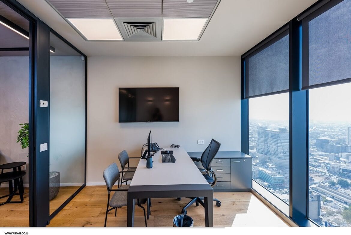 אחד מחדרי עבודה במשרד במידטאון
