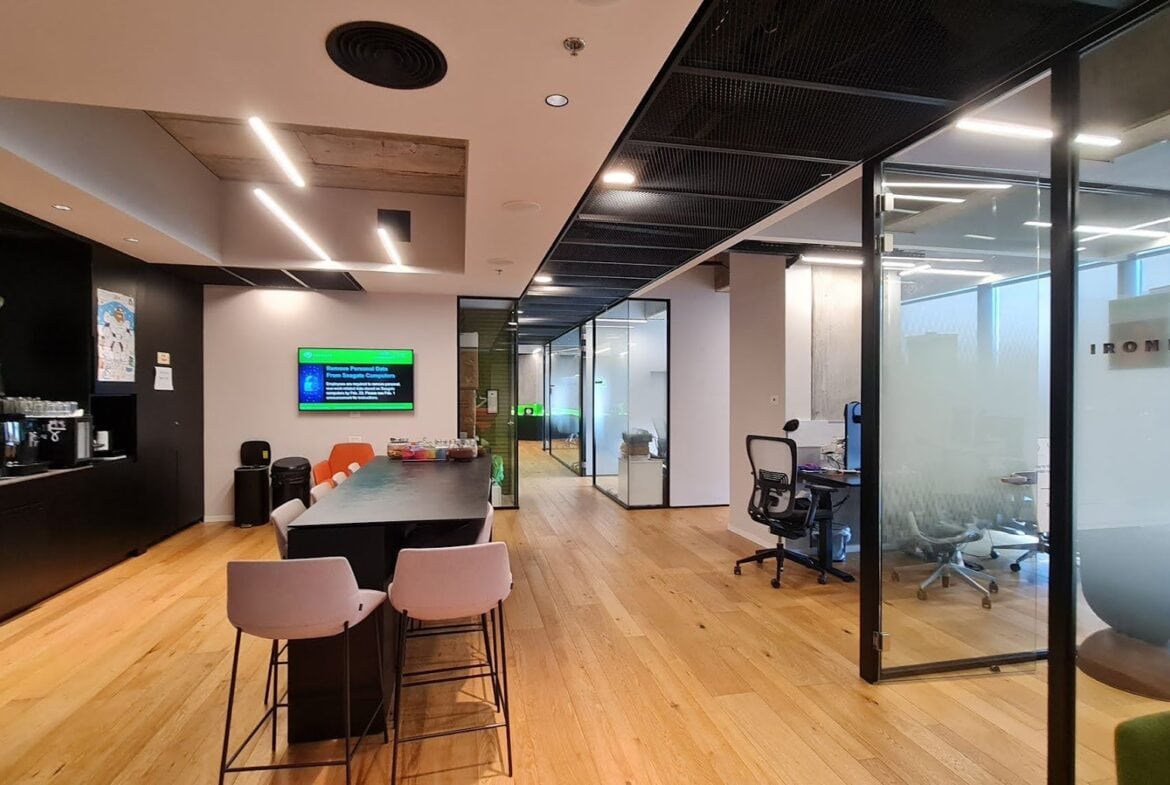 מבט כללי- חלוקה לחדרי עבודה וחדרי ישיבות