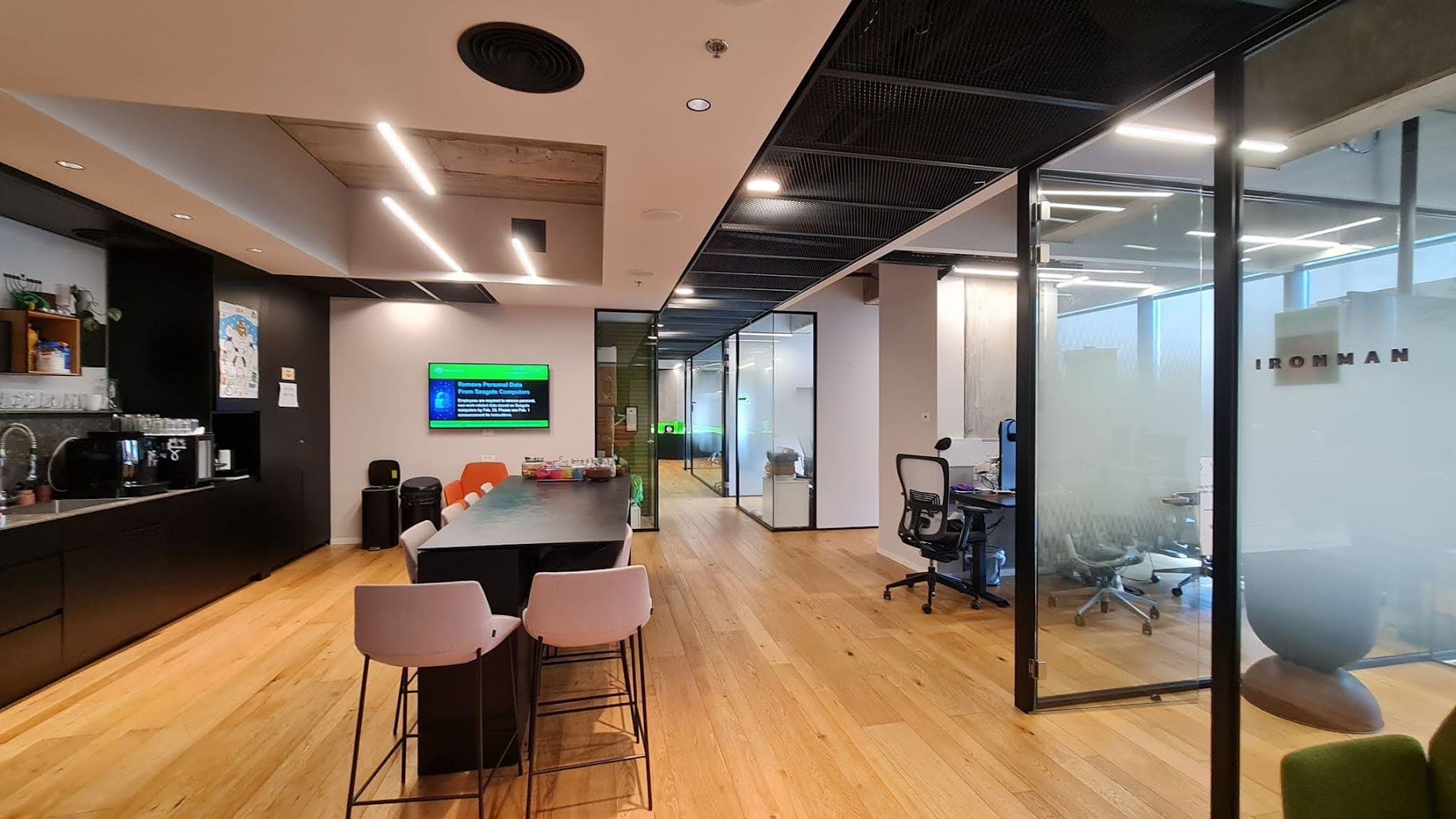 מבט כללי- חלוקה לחדרי עבודה וחדרי ישיבות