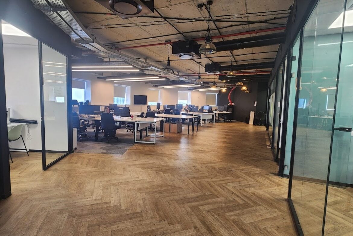 אחד מאזורי אופן ספייס- עמדות עבודה- חלוקה פנימית