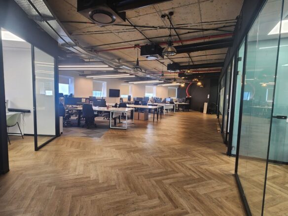 אחד מאזורי אופן ספייס- עמדות עבודה- חלוקה פנימית