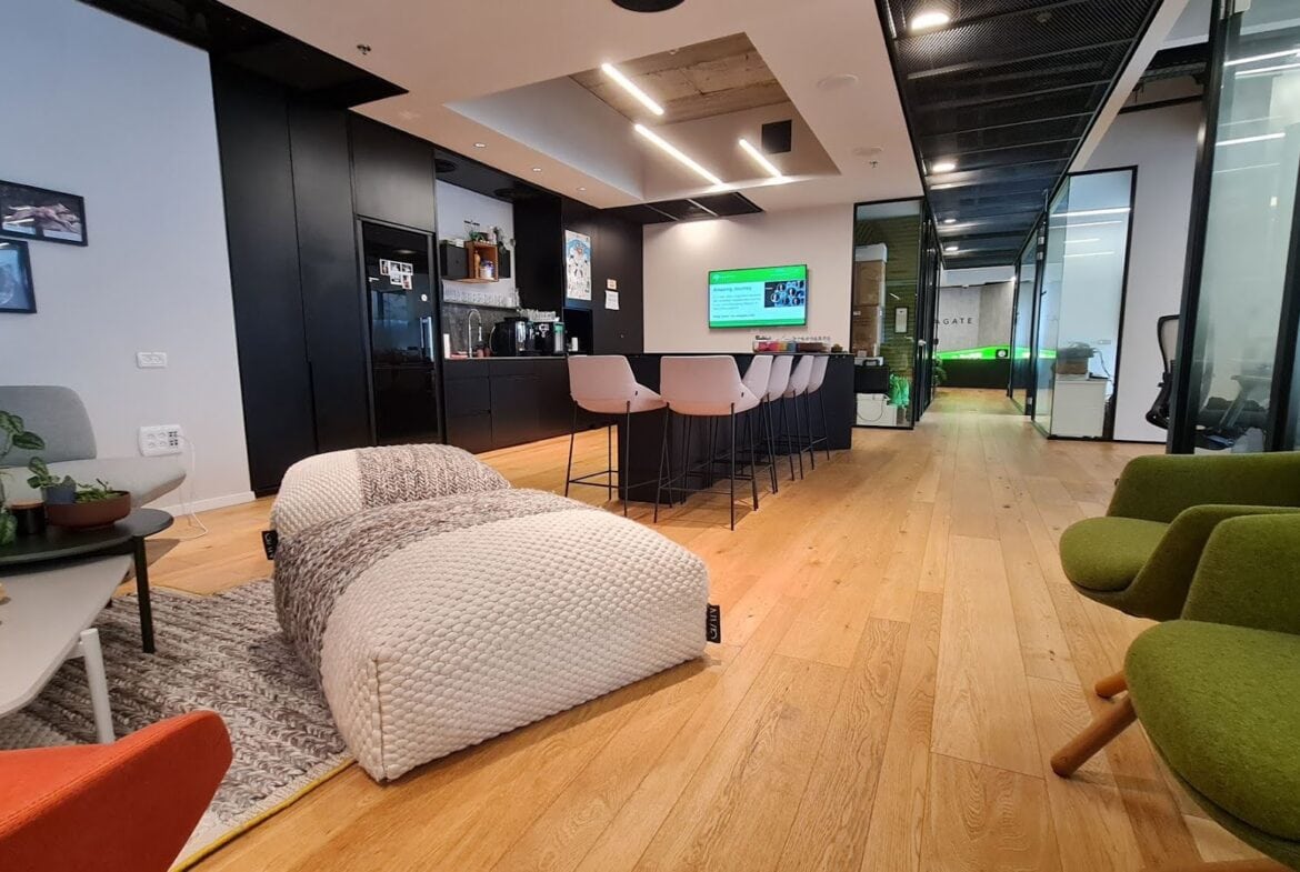 מבט כללי- מטבח ואזור לאונג'- מגדלי הארבעה