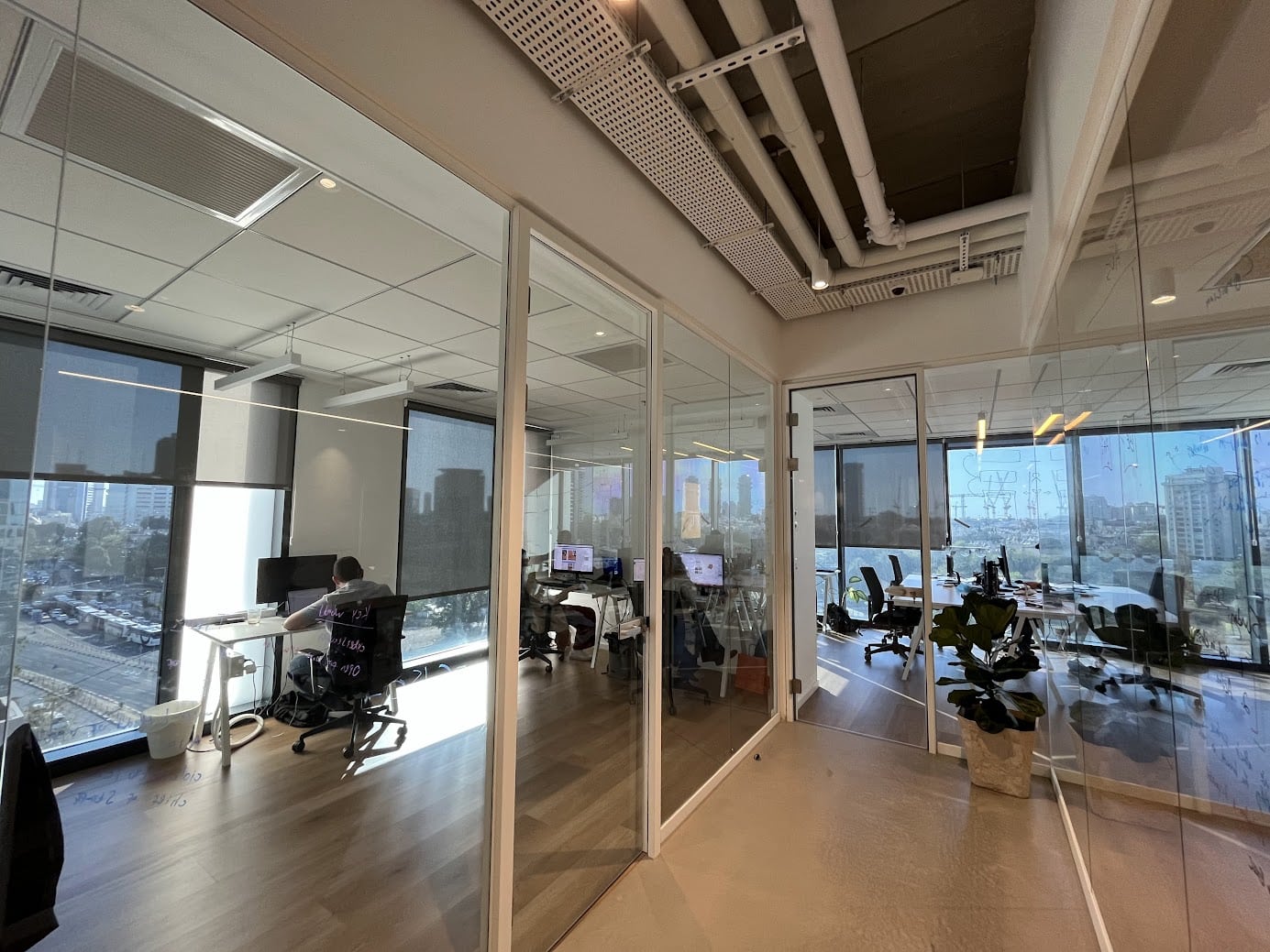 חלוקה לחדרי עבודה במגדל רסיטל