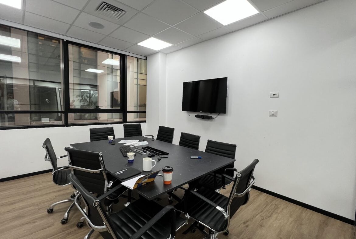 חדר ישיבות גדול- בית קרדן