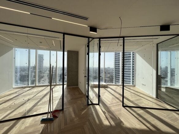 חלוקה לחדרים-משרדים חדשים להשכרה