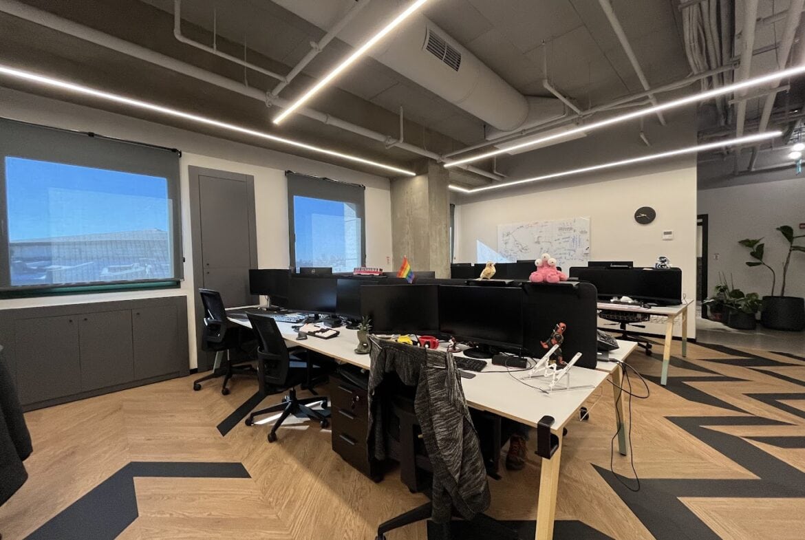 אופן ספייס עם עמדות עבודה