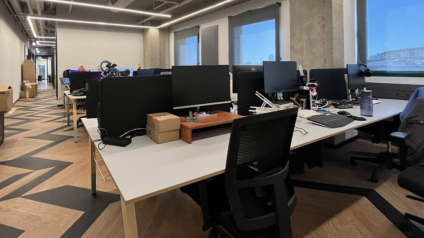 אופן ספייס עם עמדות עבודה