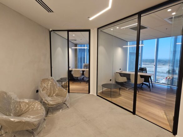 משרדים להשכרה חדשים ומרוהטים בקרית אונו בגודל 160 מ"ר