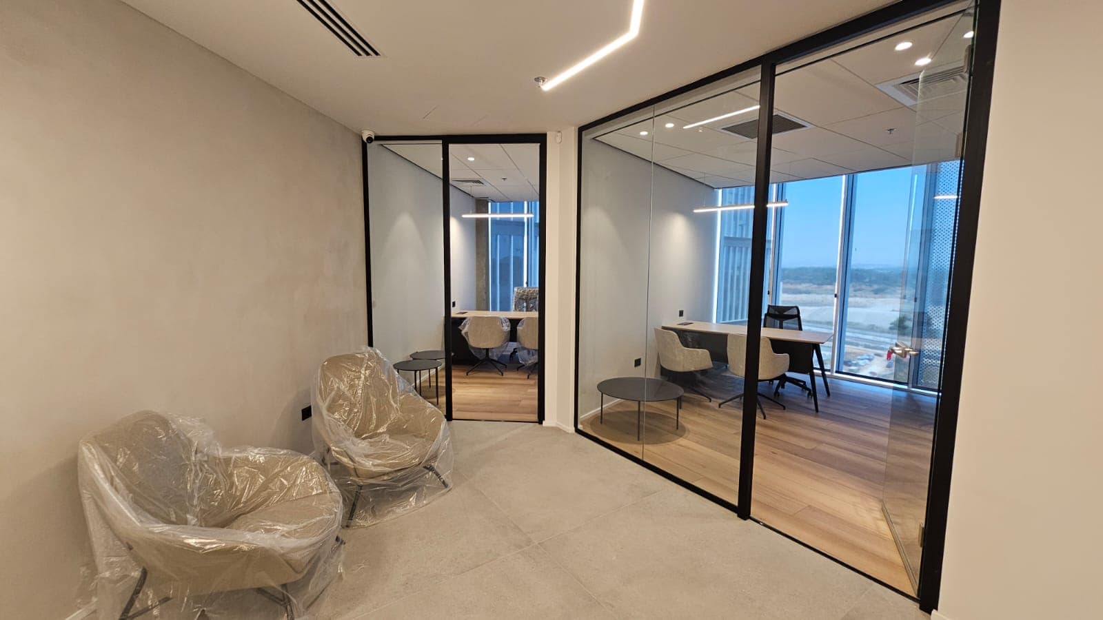 משרדים להשכרה חדשים ומרוהטים בקרית אונו בגודל 160 מ"ר