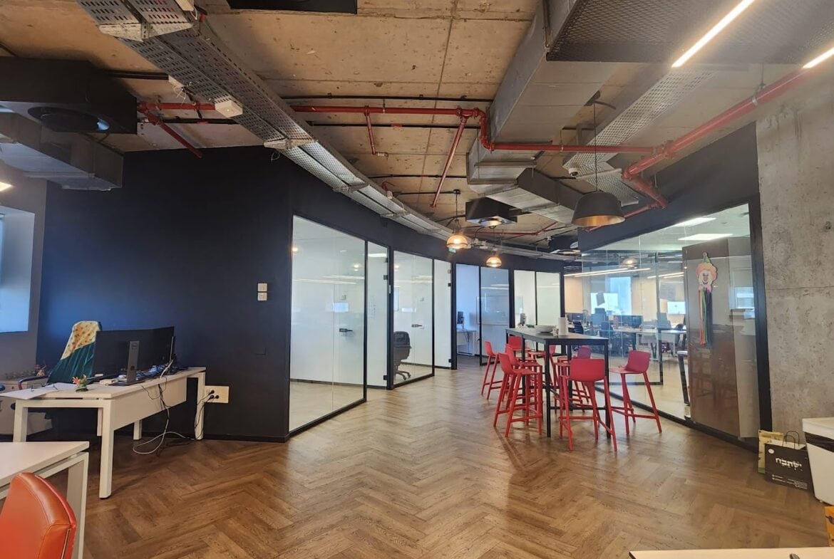 חדרי עבודה וחלוקה פנימית- פינות אוכל