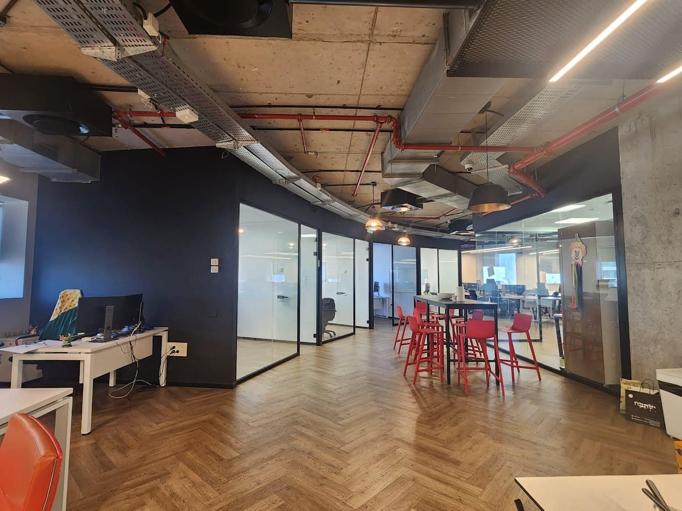 חדרי עבודה וחלוקה פנימית- פינות אוכל