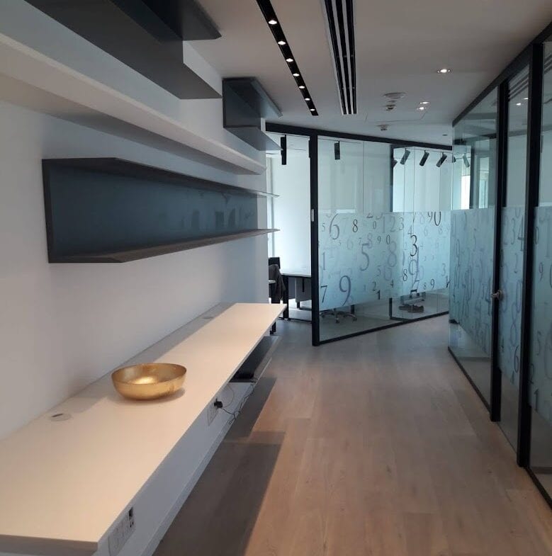 מסדרון וחלוקה לחדרי עבודה- מגדל רסיטל