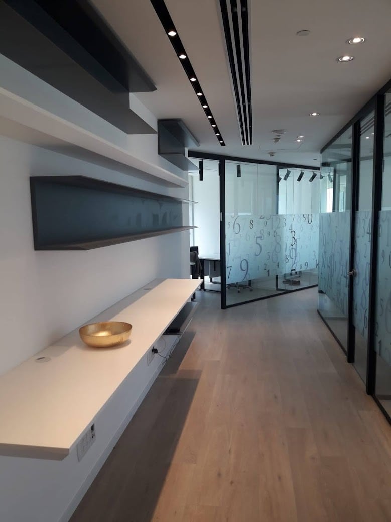 מסדרון וחלוקה לחדרי עבודה- מגדל רסיטל