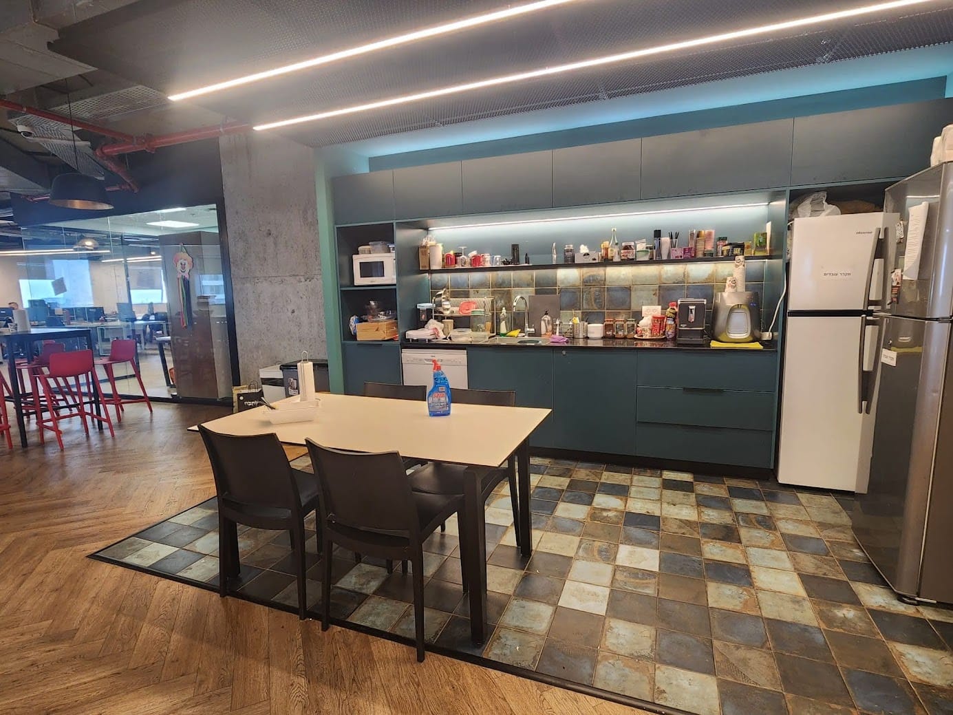 מטבחון עם פינת אוכל- קומה גבוהה משה אביב