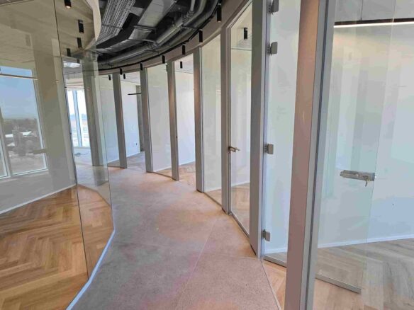 להשכרה משרדים בגדול 203 מ"ר במגדל חדש ויוקרתי בקריית אונו - אקרו סביון עם 6 חדרים ברמת גימור גבוה ועם אופן ספייס