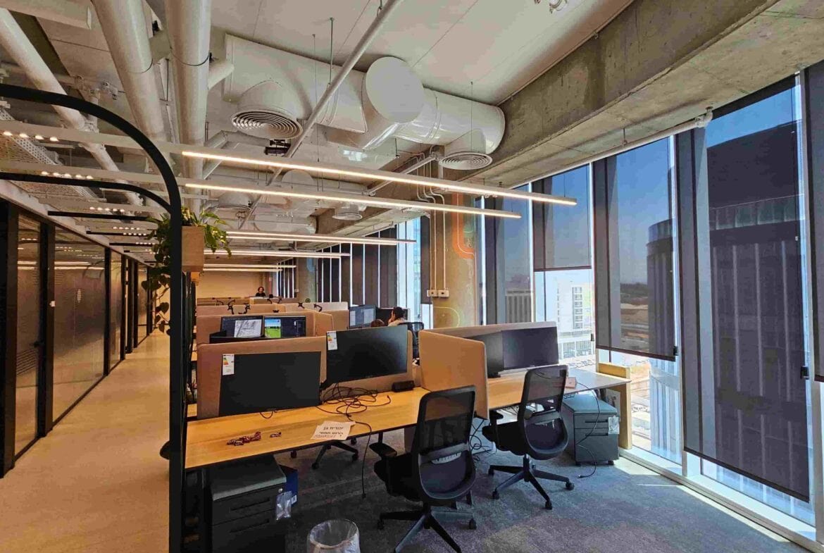 במגדל חדש בקריית אונו משרד יפהפה 250 מ