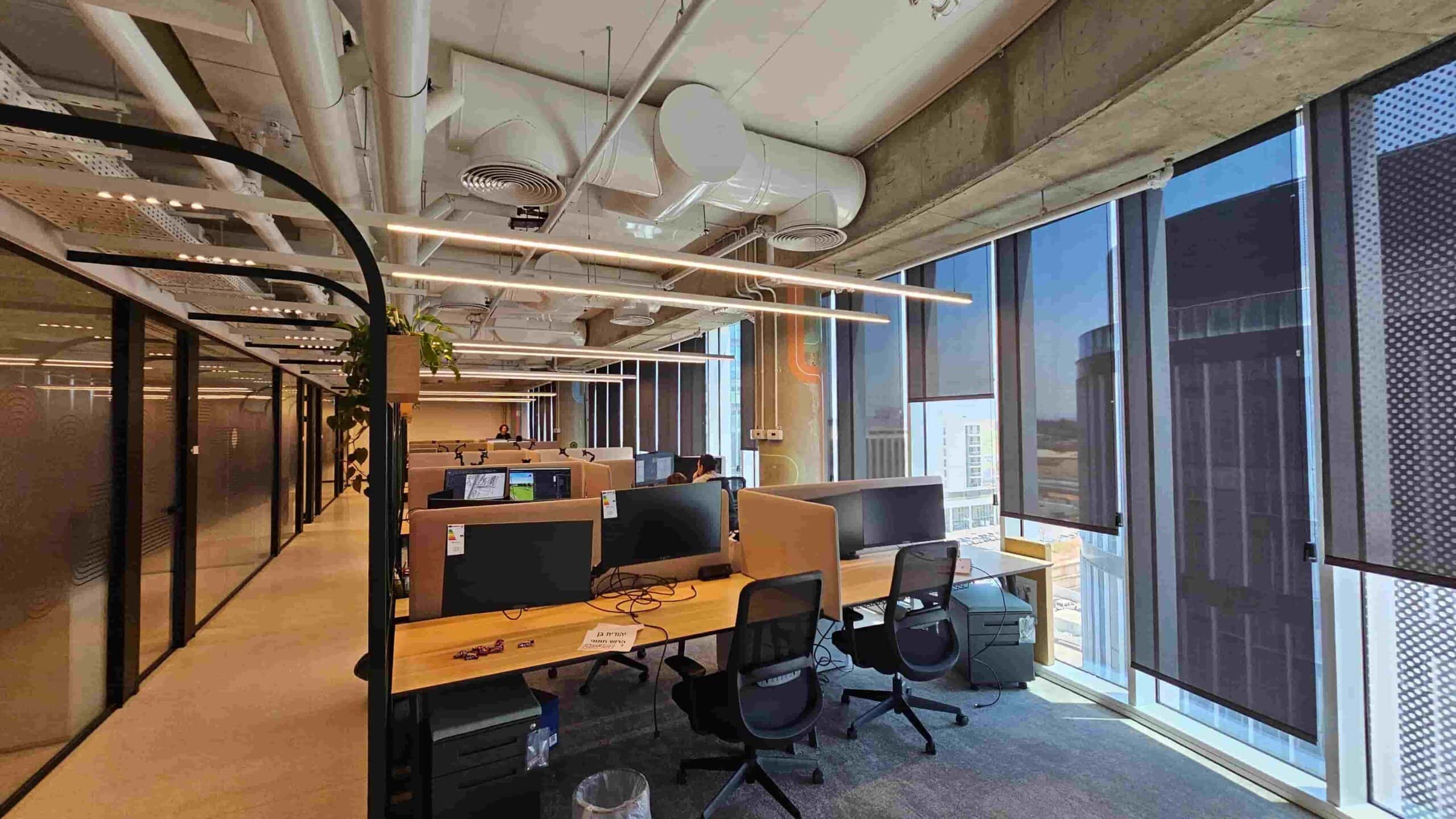 אקרו קמפוס קריית אונו צומת סביון משרד חדש דסקים במגדל חדש בקריית אונו משרד יפהפה 250 מ"ר להשכרה