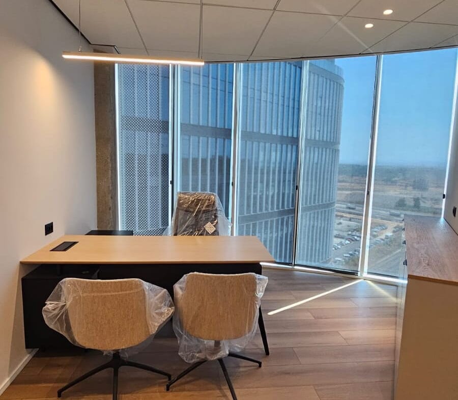 משרד יפה ברמת גימור גבוה במגדל חדש בצומת סביון קרית אונו משרד עם נוף