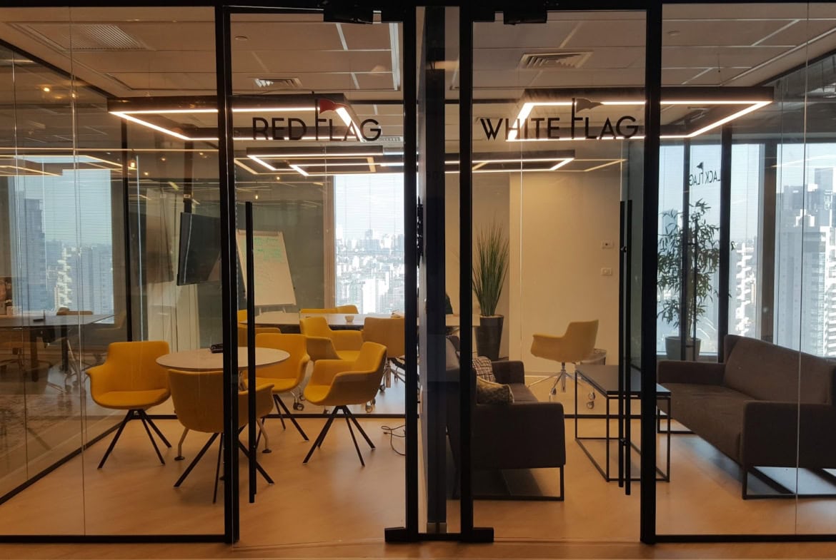 חדר דיונים/ חדר ישיבות קטן במשרד להשכרה במגדל אטריום