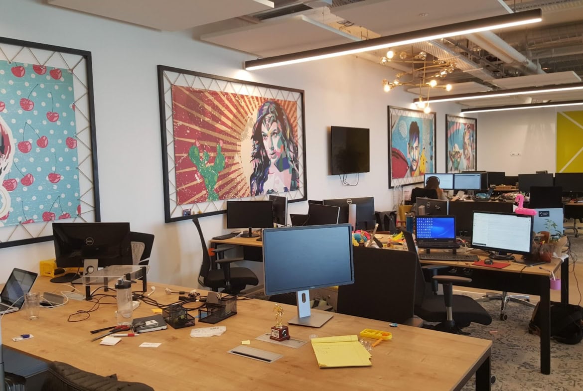 עמדות עבודה באזור אופן ספייס