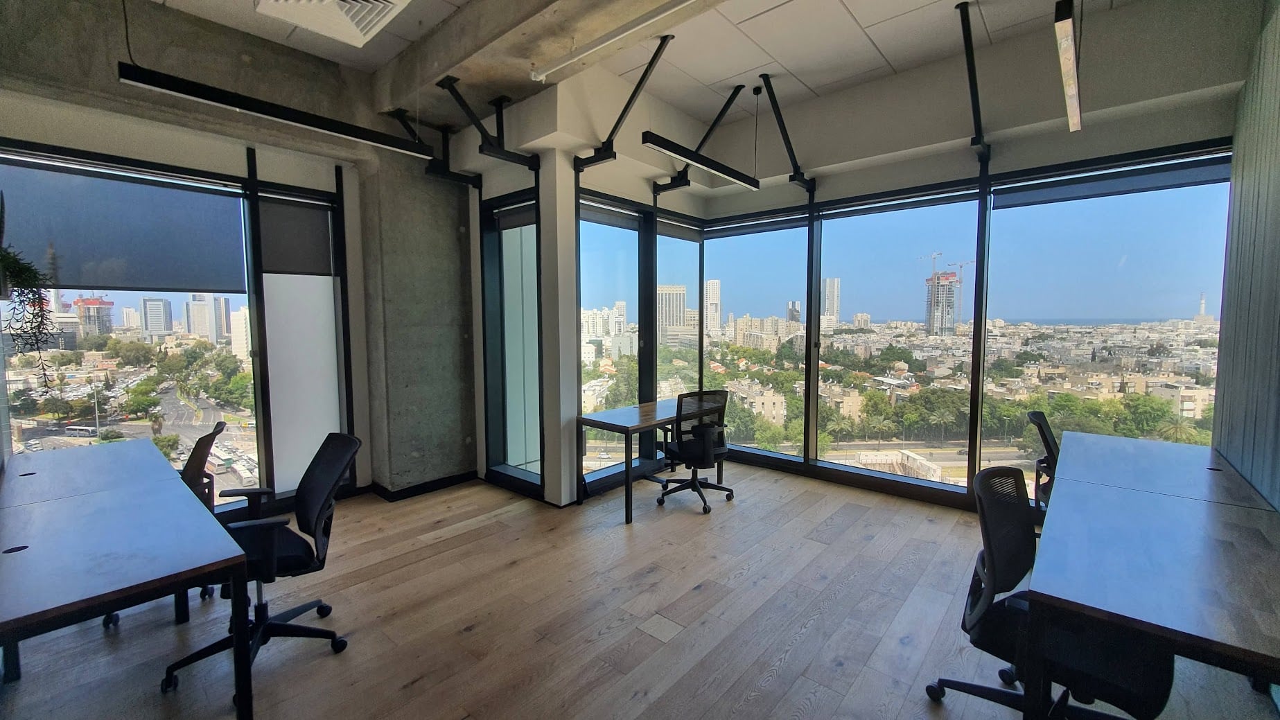 חדר צוות/ חדר עבודה גדול במשרד