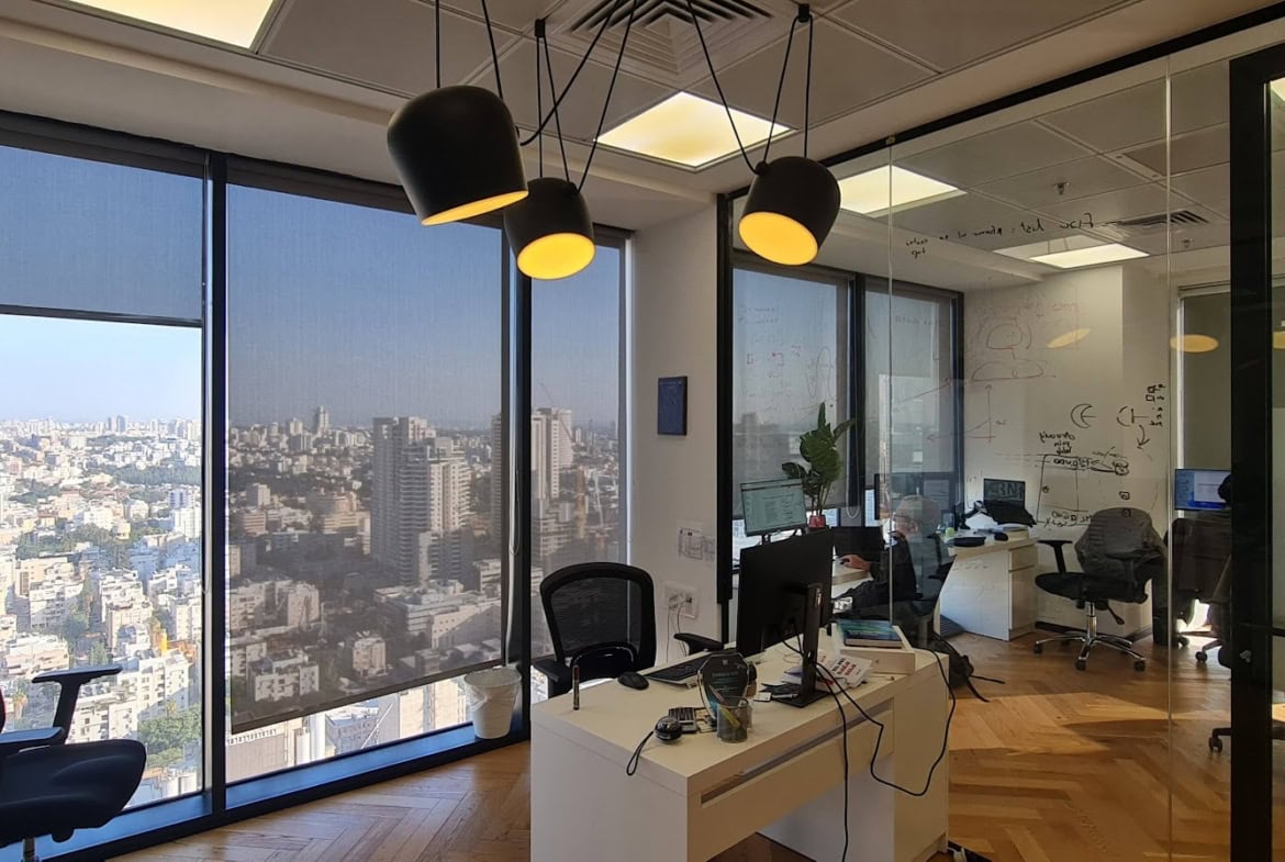 חדר עבודה גדול/ חדר צוות- מע