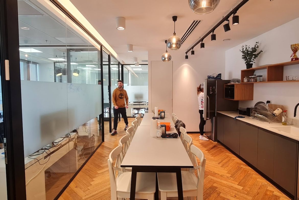 מטבח עם פינת אוכל