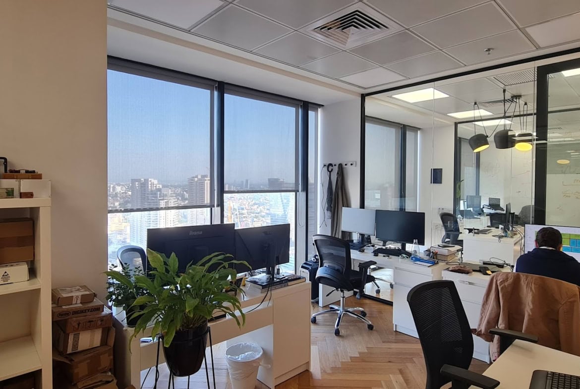 חדר צוות/ חדר עבודה גדול במגדל מידטאון קומה גבוהה