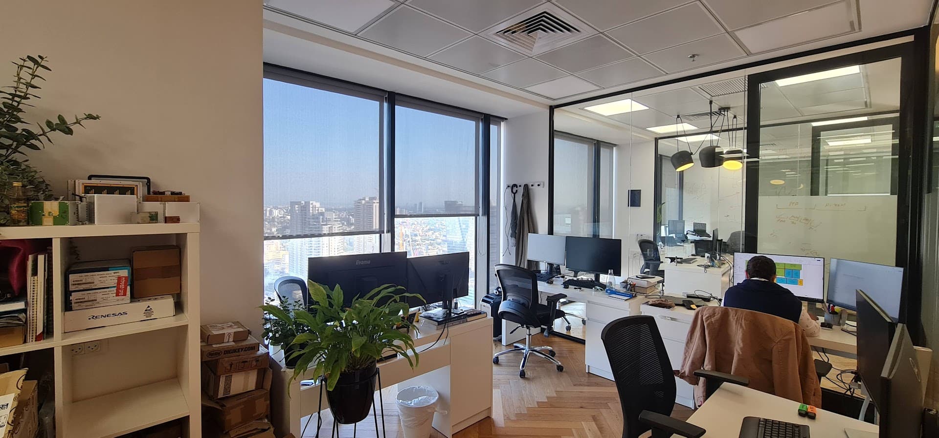 חדר צוות/ חדר עבודה גדול במגדל מידטאון קומה גבוהה