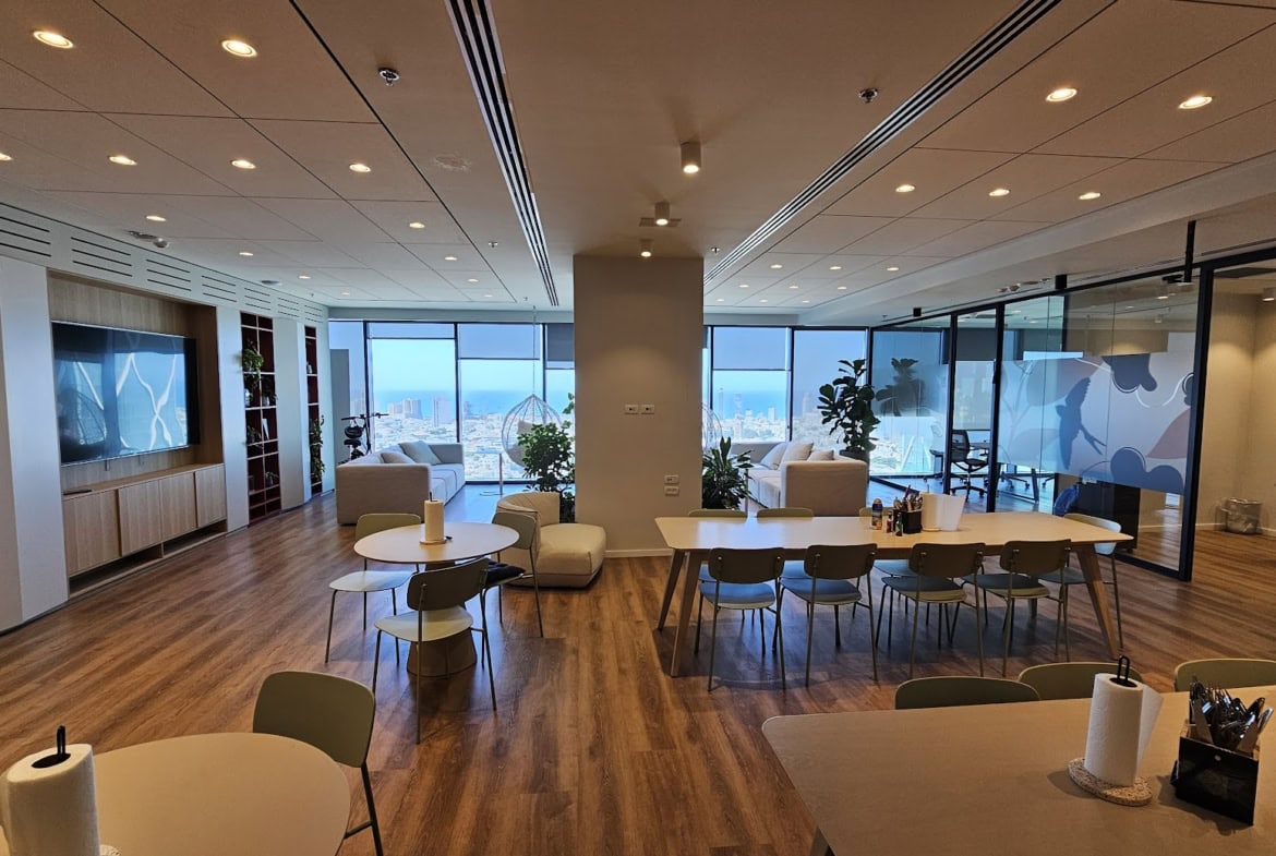 מקומות אוכל במשרד להשכרה במגדלי הארבעה