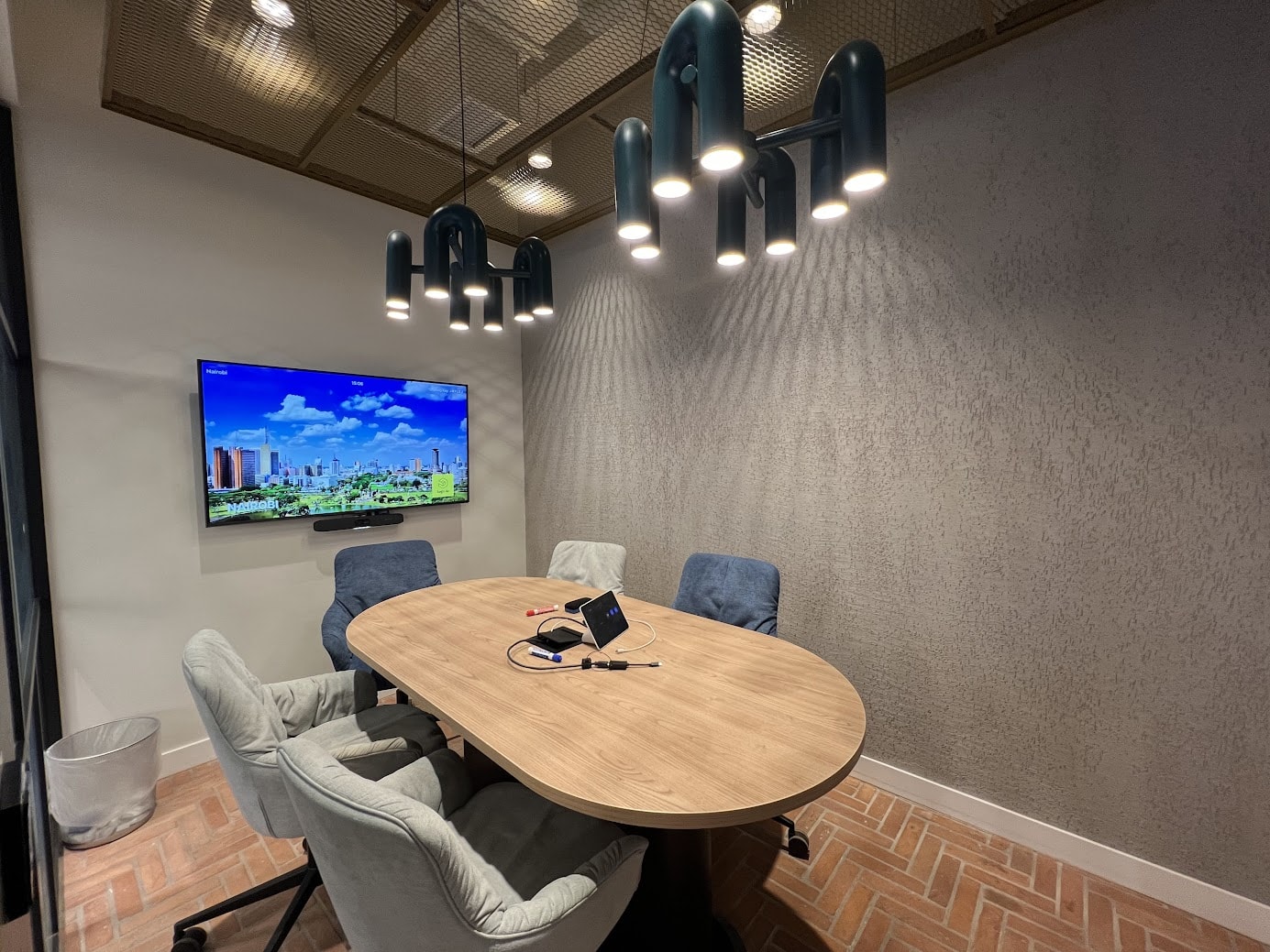 אחד מחדרי ישיבות במשרד- מגדל סקיי