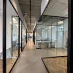 חלוקה לחדרי עבודה- מבט כללי משרד במגדל WE