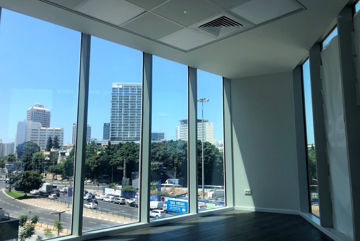 חדר עבודה גדול במשרד להשכרה במגדל WE
