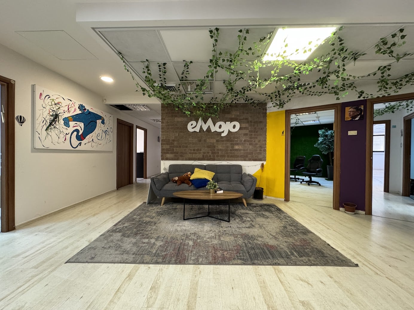 פינת ישיבה/ לאונג' במשרד להשכרה ברחוב קרליבך