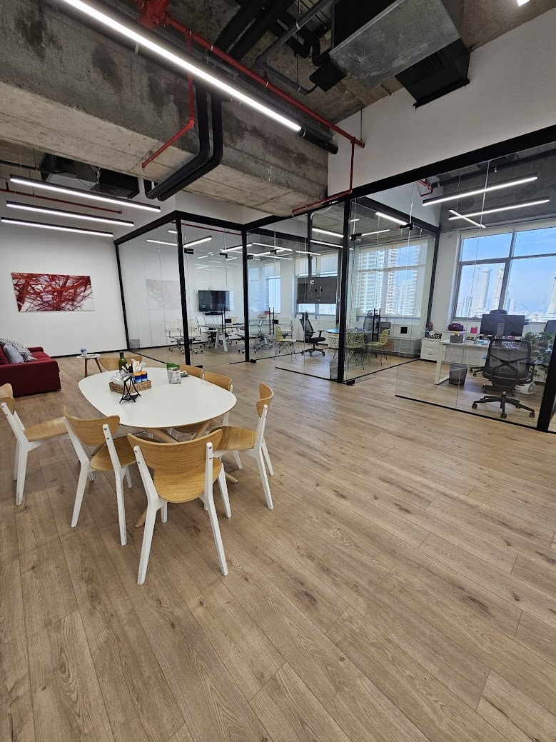 מבט כללי- חלוקה לחדרי עבודה- גיבור ספורט