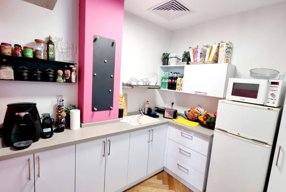 מטבחון במשרד להשכרה במגדל רסיטל- 159 מ