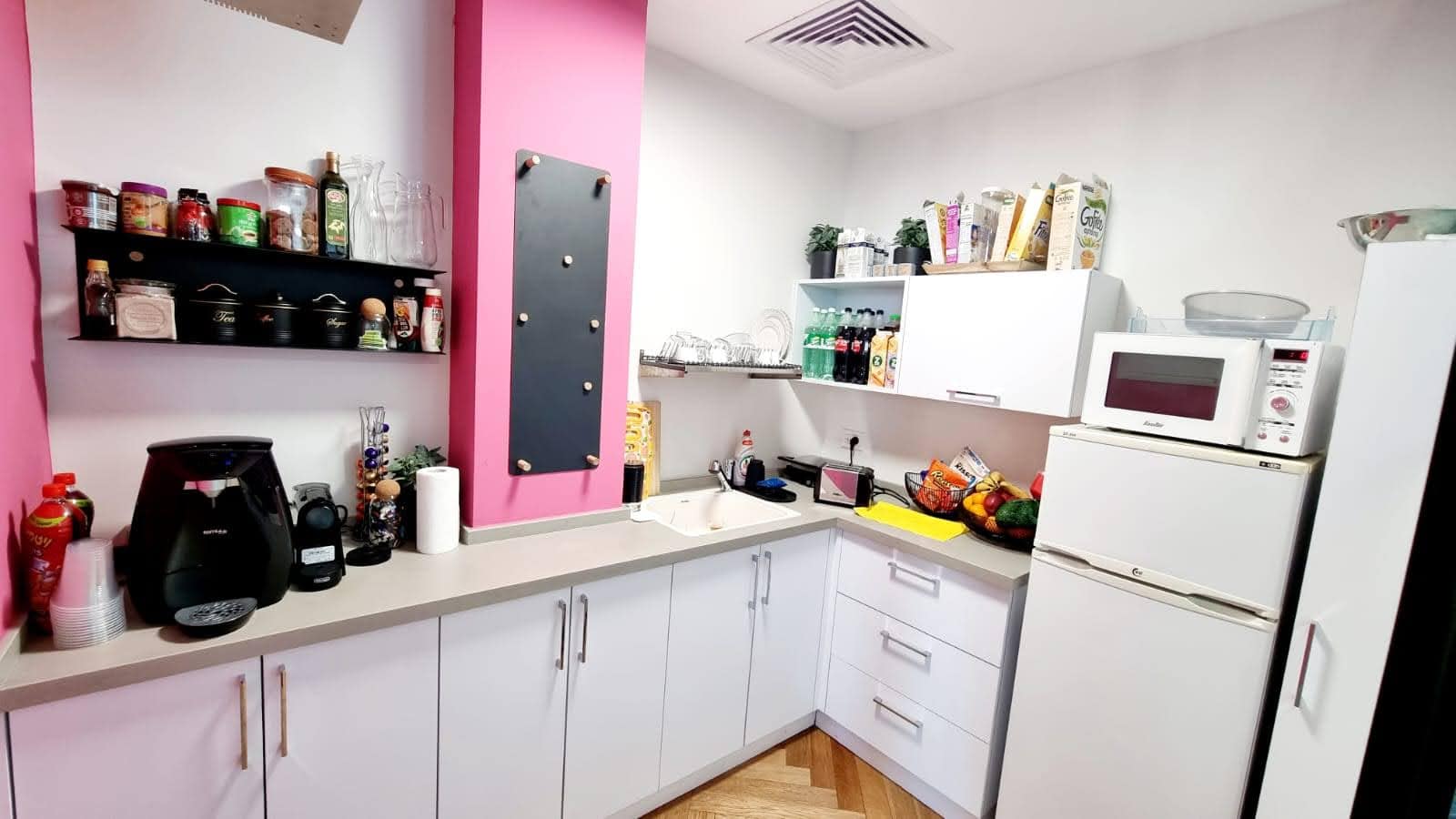 מטבחון במשרד להשכרה במגדל רסיטל- 159 מ"ר