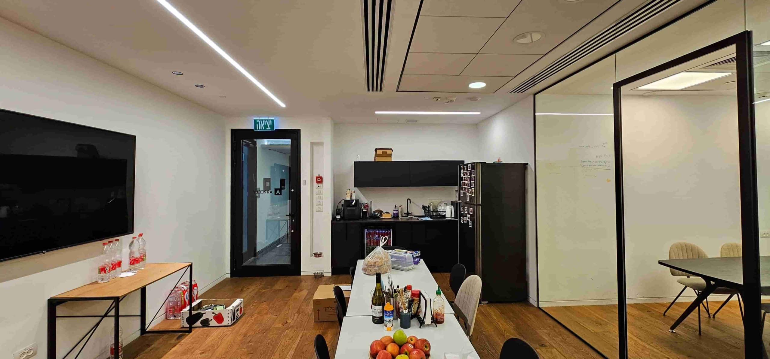 משרד 160 מטר במידטאון קומה גבוה - מטבחון
